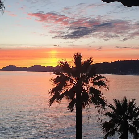 Coucher De Soleil A Juan Les Pins 아파트